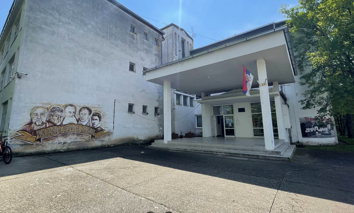 Гимназија "Стеван Пузић"